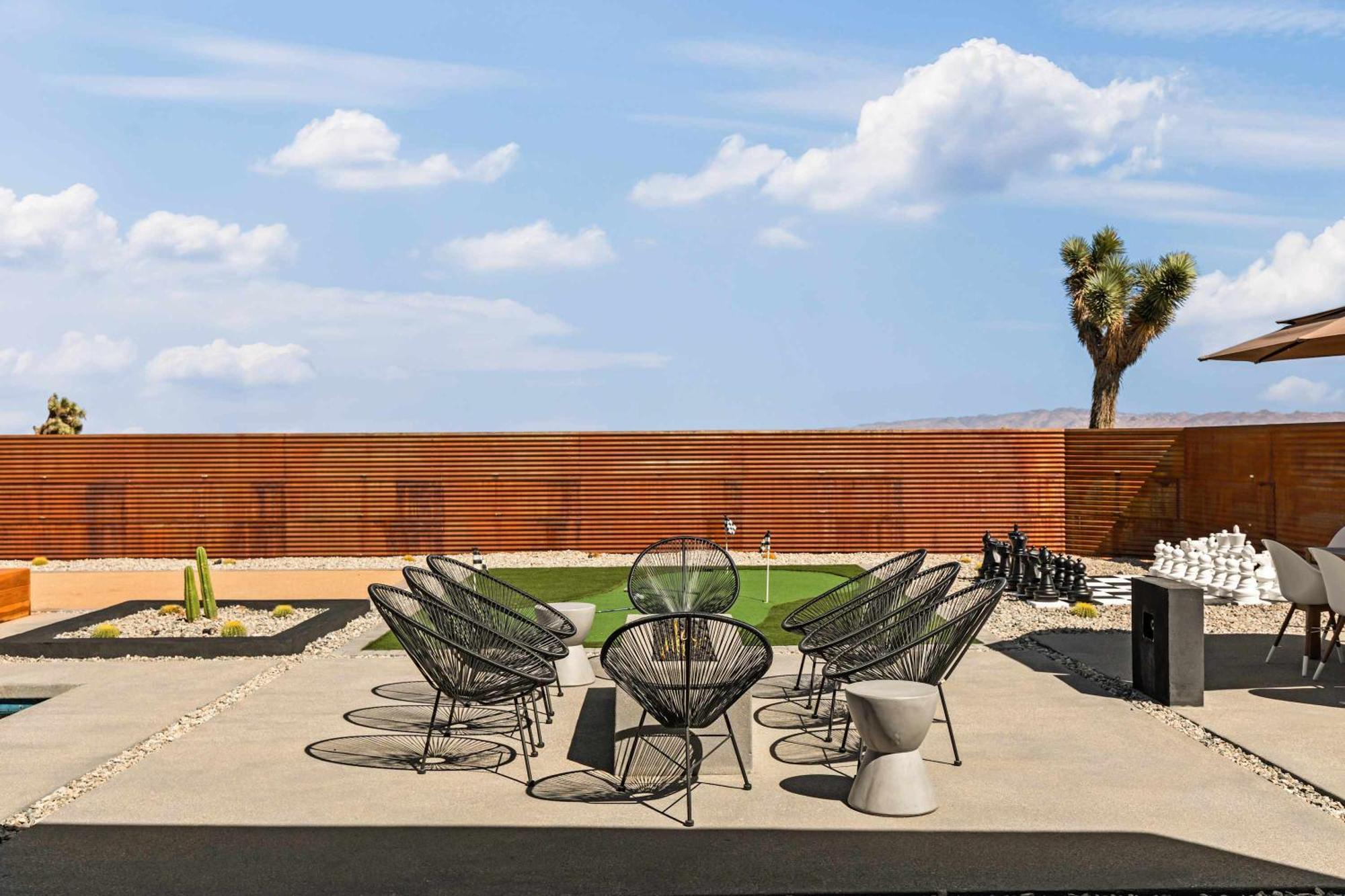 Pool-spa -daybeds- Firepit-golf Ferienhaus