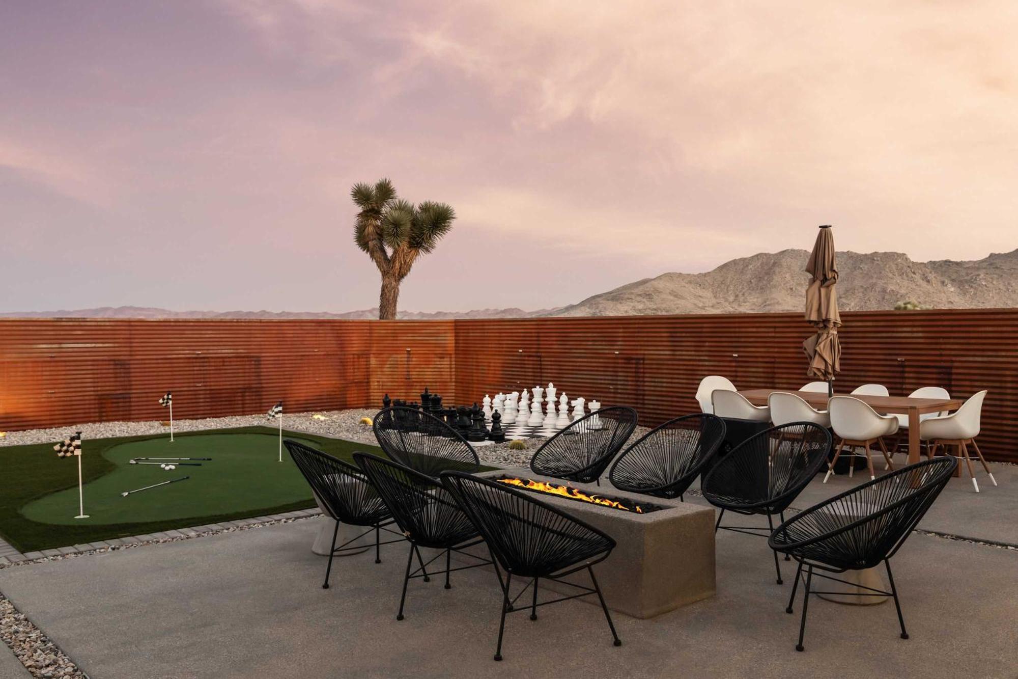 Pool-spa -daybeds- Firepit-golf Ferienhaus
